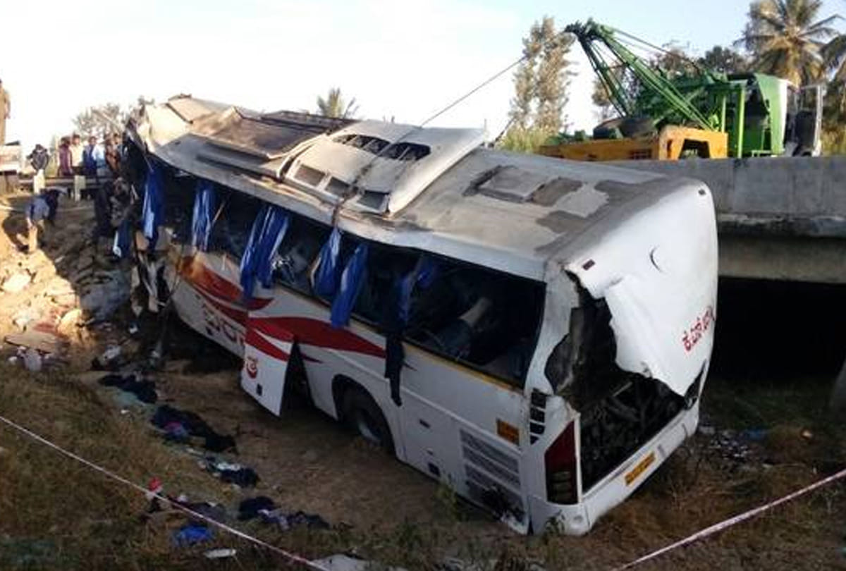 in Karnataka eight dies and many injured after a bus falls in pond 