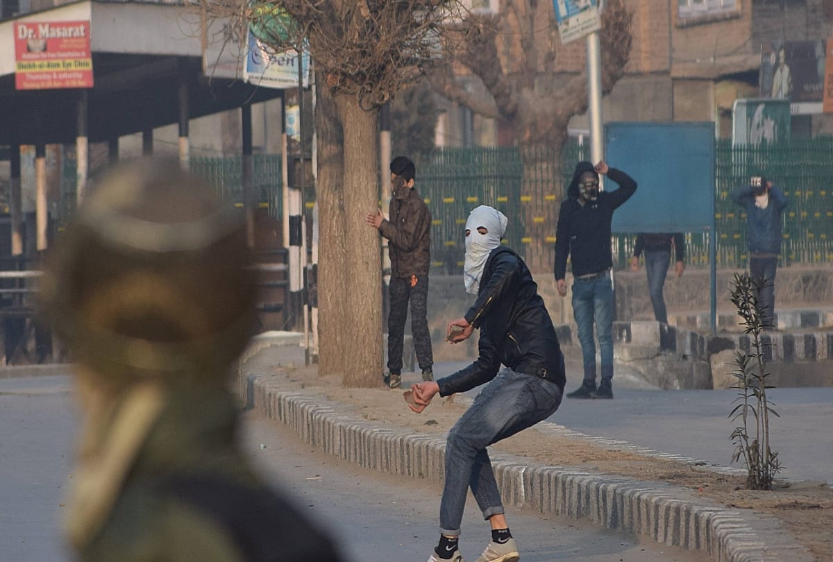 stone pelting on security forces in kashmir valley on jrl shutdown