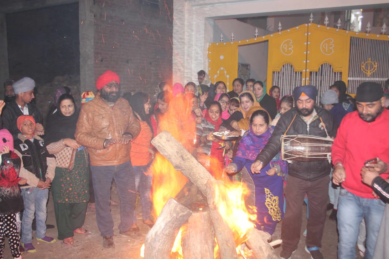 धूमधाम से मनाया लोहड़ी उत्सव