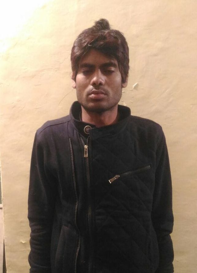 police arrested two miscreants in agra 