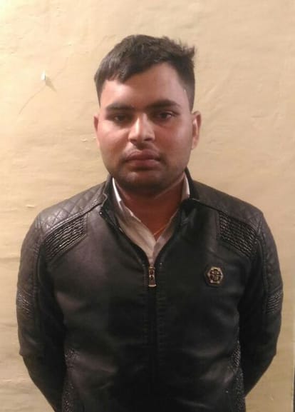 police arrested two miscreants in agra 