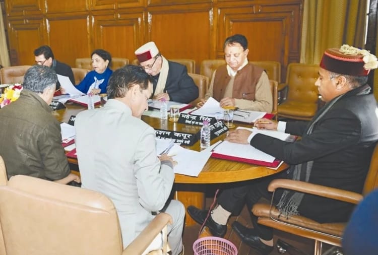 himachal govt service extension to three employees