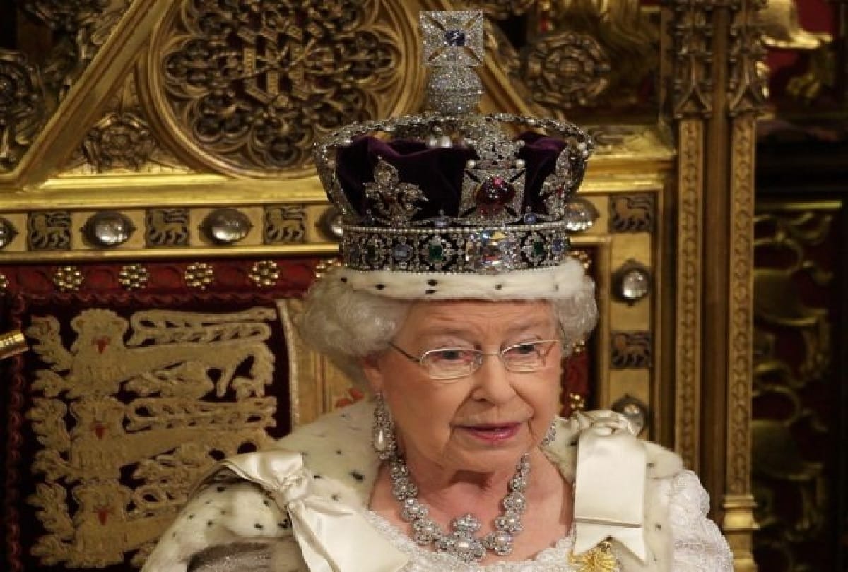 Queen Elizabeth personal income increased by 1 million pounds