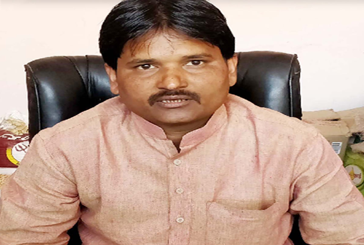 samajwadi leader said PM wants to establish dictatorship in country