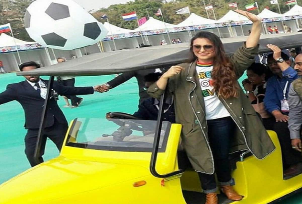 Rani Mukerji flying kites on Makar Sakranti as the promotion of the film Hichki