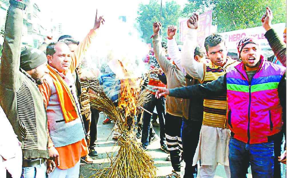 Hindu defense forces blow a statue of legislator Ijaz