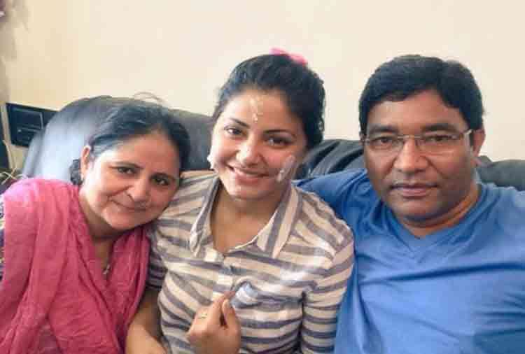 bigg boss 11 hina khan father important statement before finale opens about a big secret