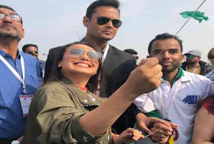 rani mukerji celebrate makar sankranti in ahmedabad by flying kites