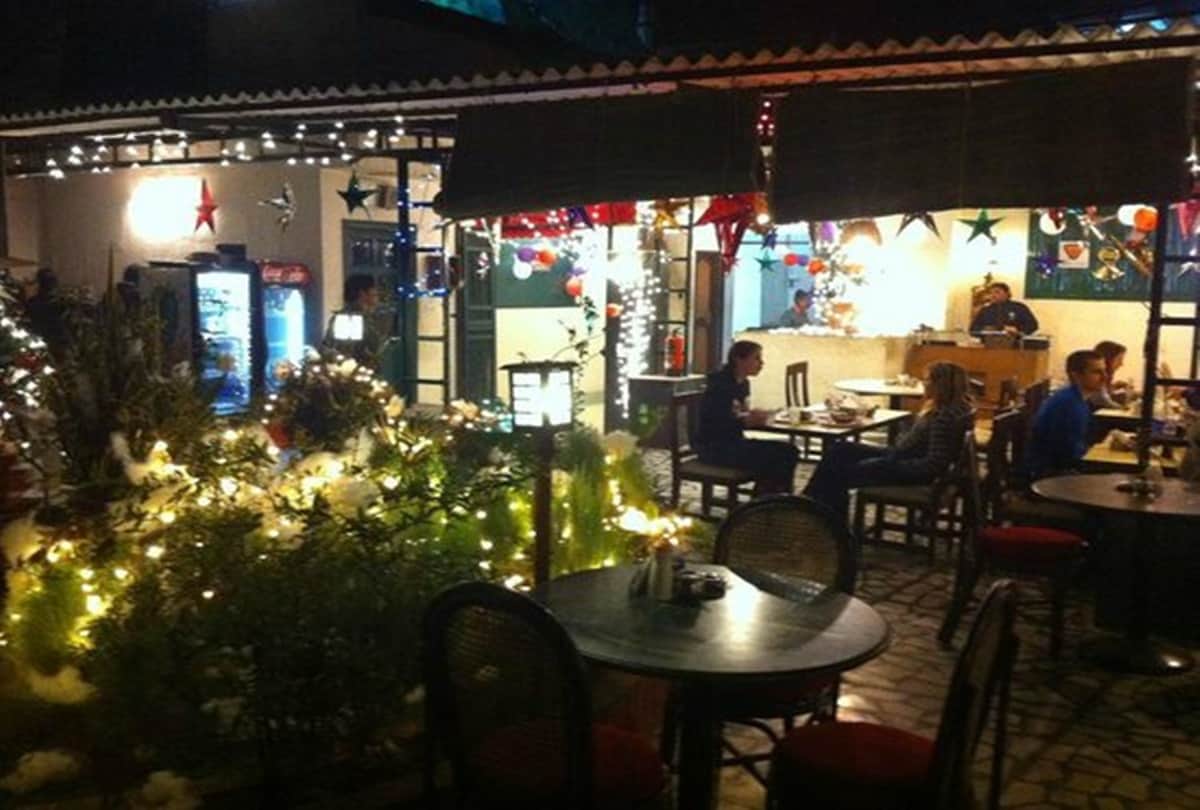 If you want to overcome from stress then you must vizit these tremendous rooftop cafes