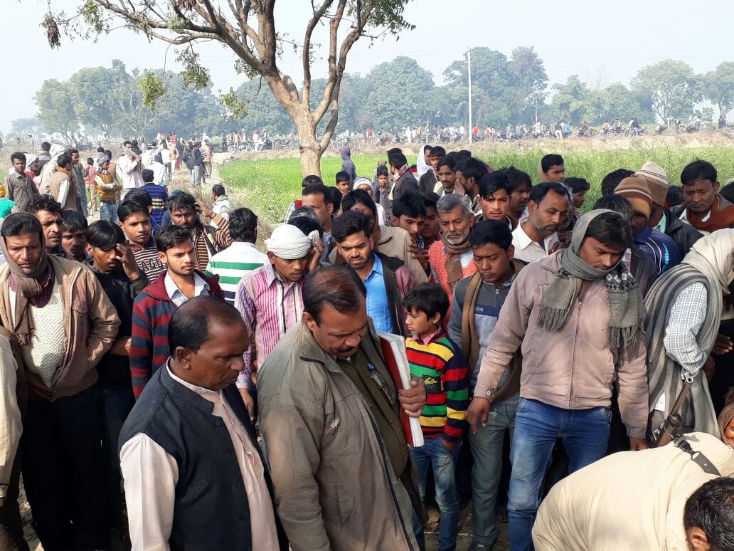 mainpuri couple found hanging in village