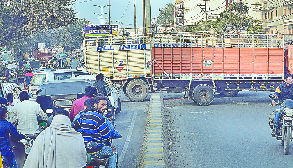 bhaari vaahan ke plan me peeche nahi hategi police
