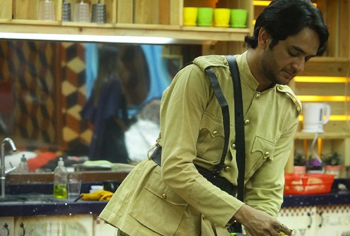 bigg boss 11 contestants vikas gupta will not help to arshi khan 