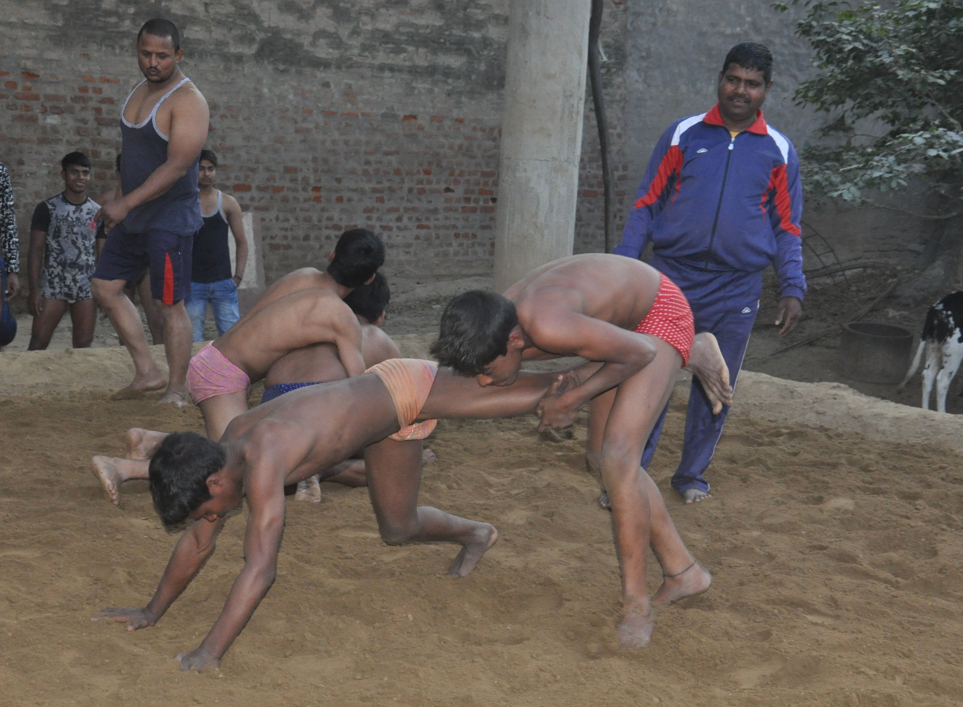  children training taking wrestling in agra 