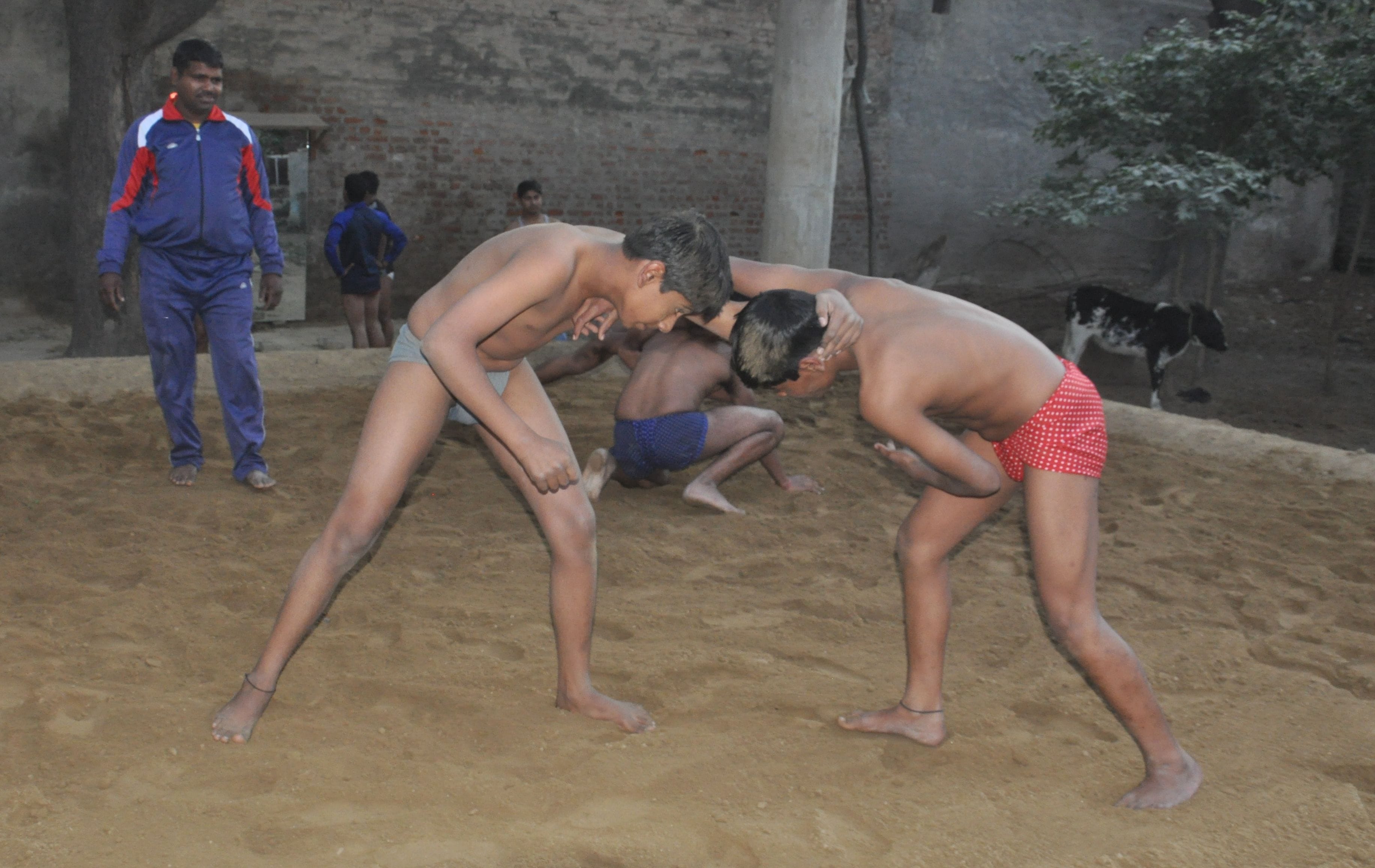  children training taking wrestling in agra 