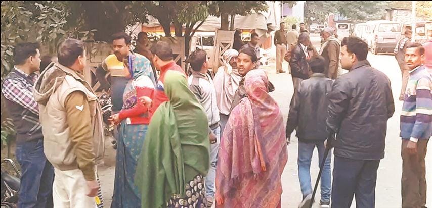 भंडारे में कहासुनी के बाद भिडे़ ग्रामीण, अफरातफरी