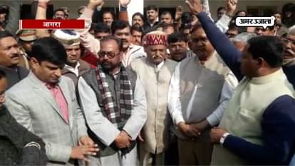 Ruckus at Agra Ssp office to protest against police inquiry in fraud case 