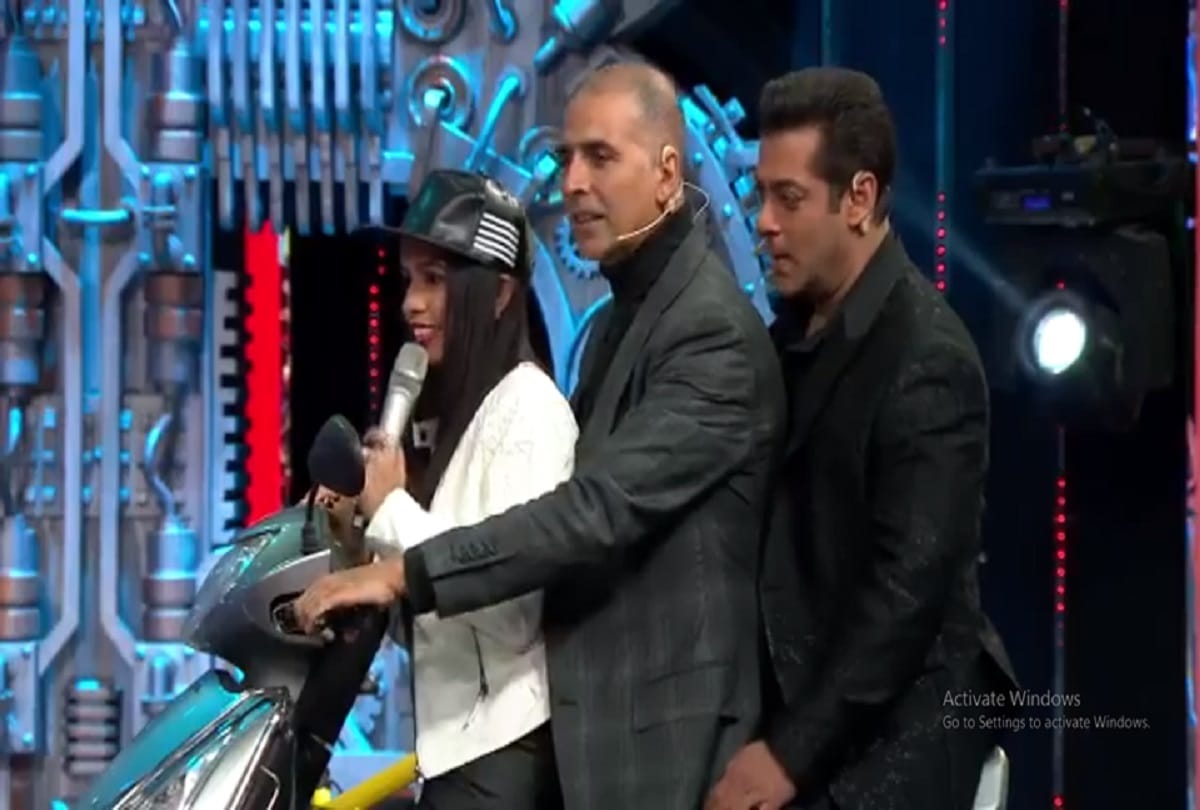 evicted contestants to enter in the show and salman ask the question