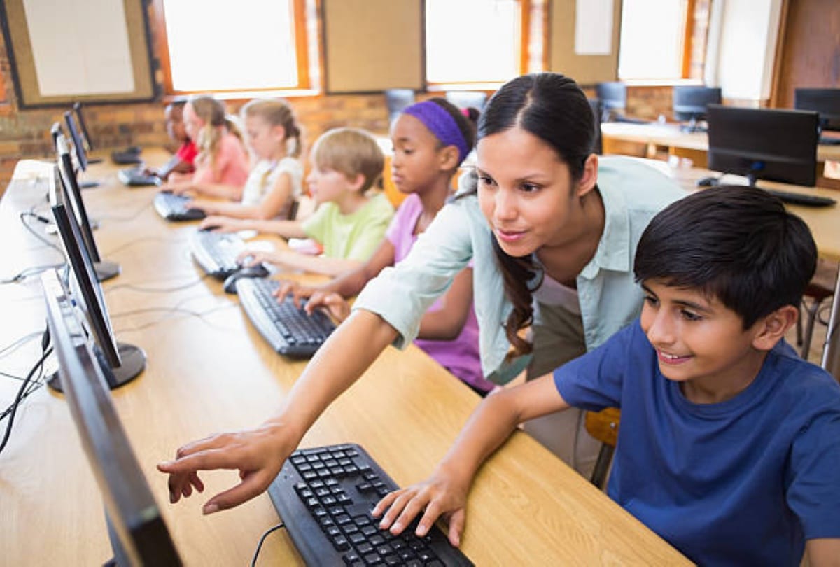 Training of 42 lakh teachers of government schools, will also be provided through Facebook WhatsApp