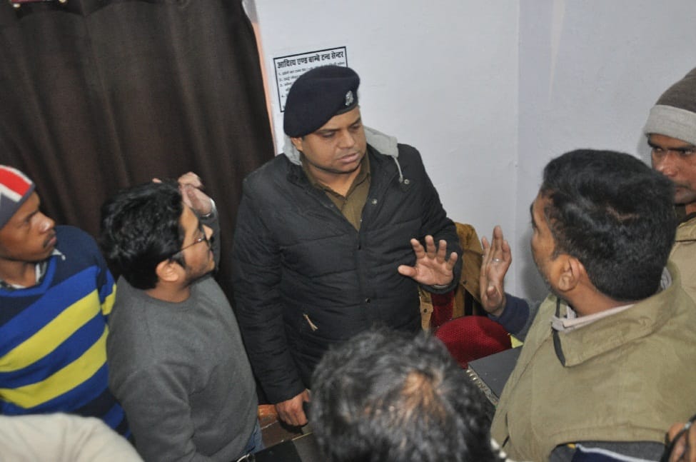 स्वर्ण व्यापारी, कर्मचारी समेत सात पर केस