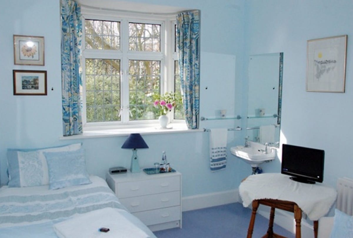  according to vastu never do these mistakes in bed room