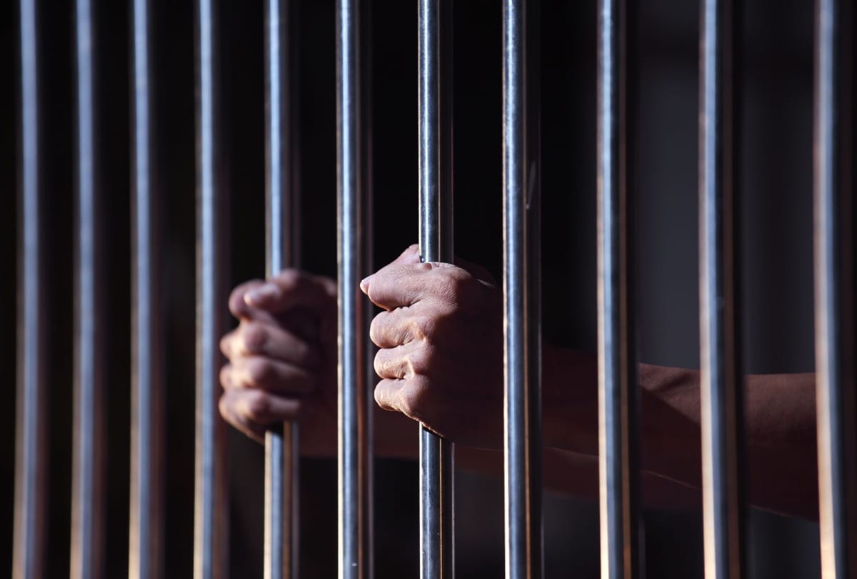  UK: Son decide to kill his father for her Girlfriend, Buy Bomb online