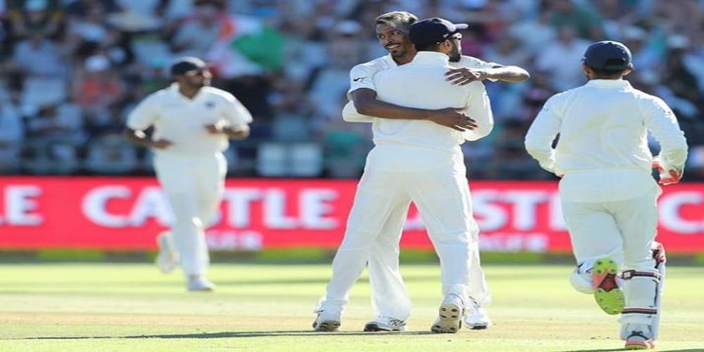 hardik pandya takes a splendid catch of kagiso rabada