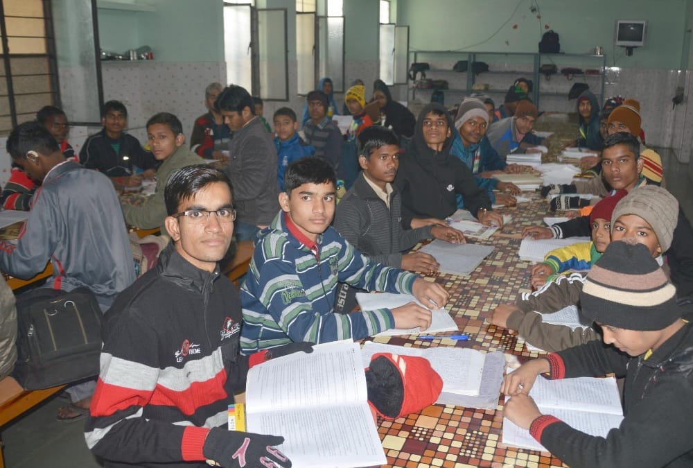 Leopard entered in sent Francis school lucknow