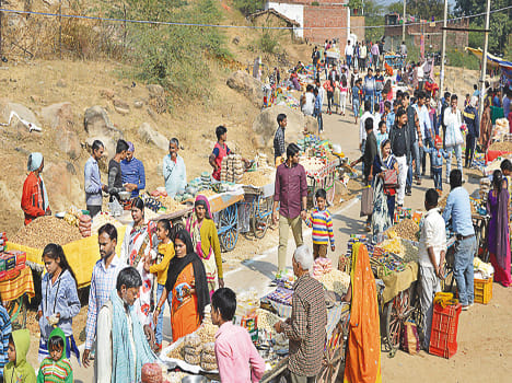 Divers put by devotees in river ponds