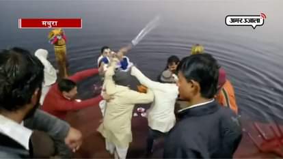 Beating between two worshipper in Mathura, uttar pradesh