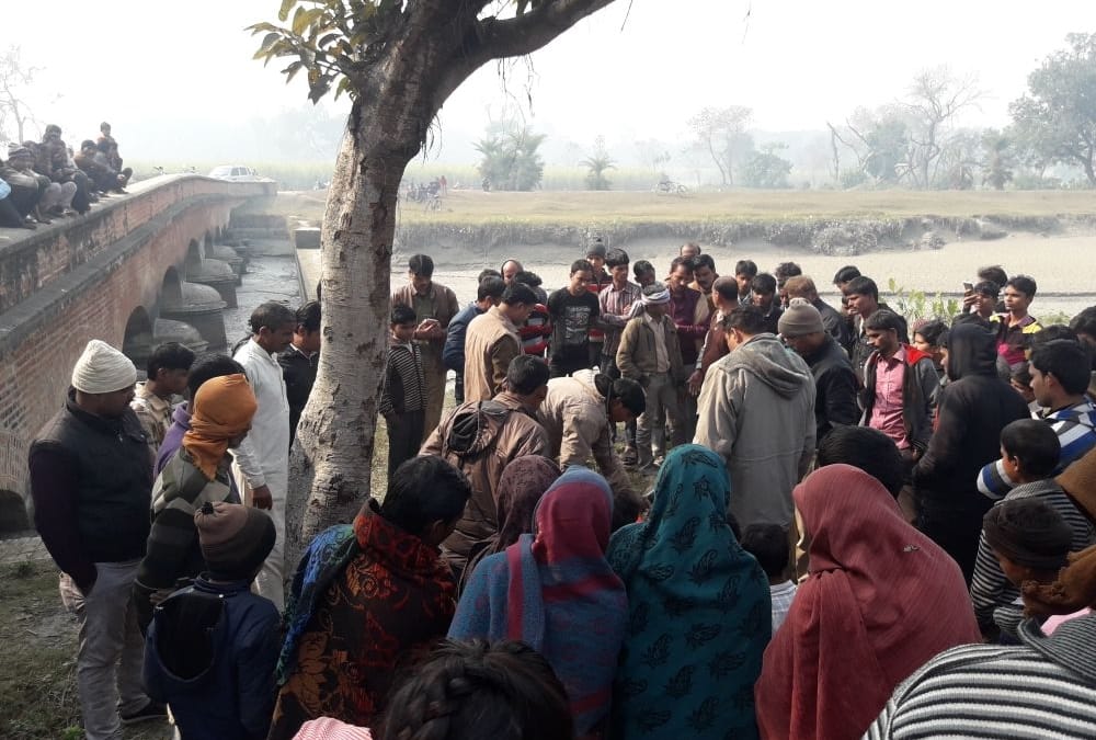 अलग-अलग बोरों में बंद कर फेंके गए बच्चियों के शव, दूसरे जिले में हत्या की आशंका