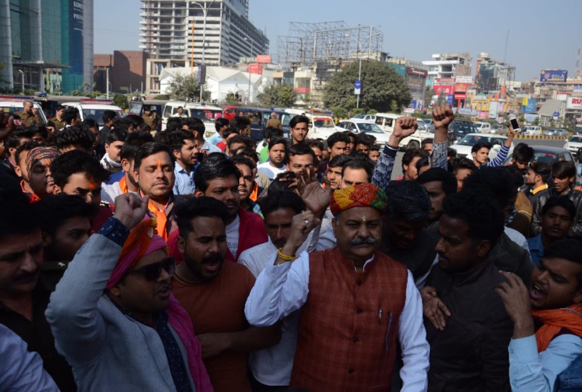 protest against the release of padmavat in noida