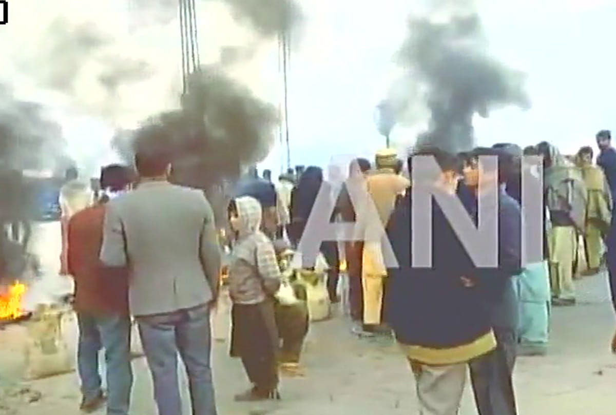 PoK people protest against Pakistan govt with reason damage of transformers