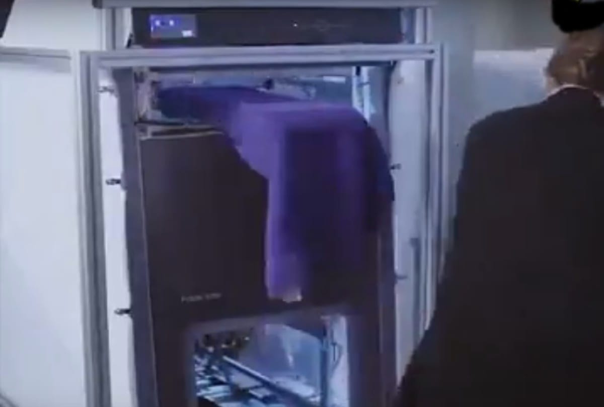 in ten minutes de wrinkle your clothes with this machine