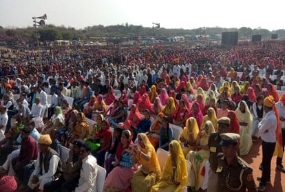 padmavati controversy : rajasthan ministers favour in ban of film padmaavat