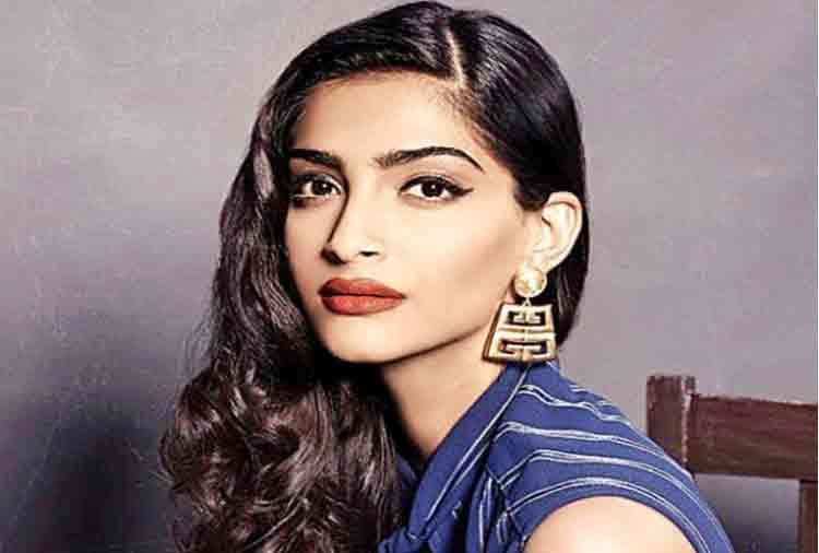 sonam kapoor big statement on her first menstrual cycle in padman promotion