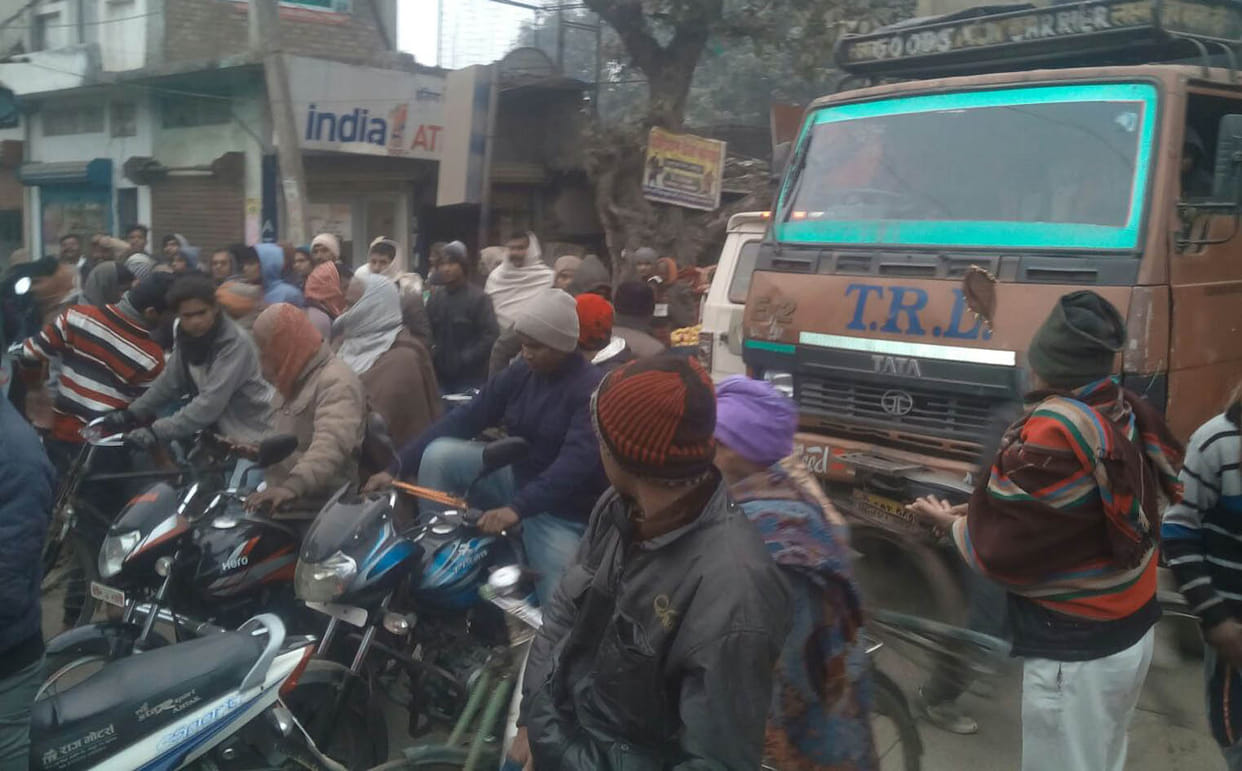 Sepoy soldiers, traffic interrupted