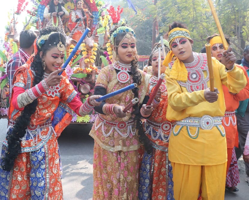 Huge Jagannath Rath Yatra photos dehradun