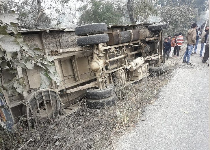 फिर पलटी राना कंपनी की बस 15 घायल