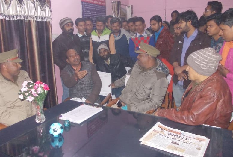 एबीवीपी कार्यकर्ताओं ने कोतवाली गेट पर की नारेबाजी