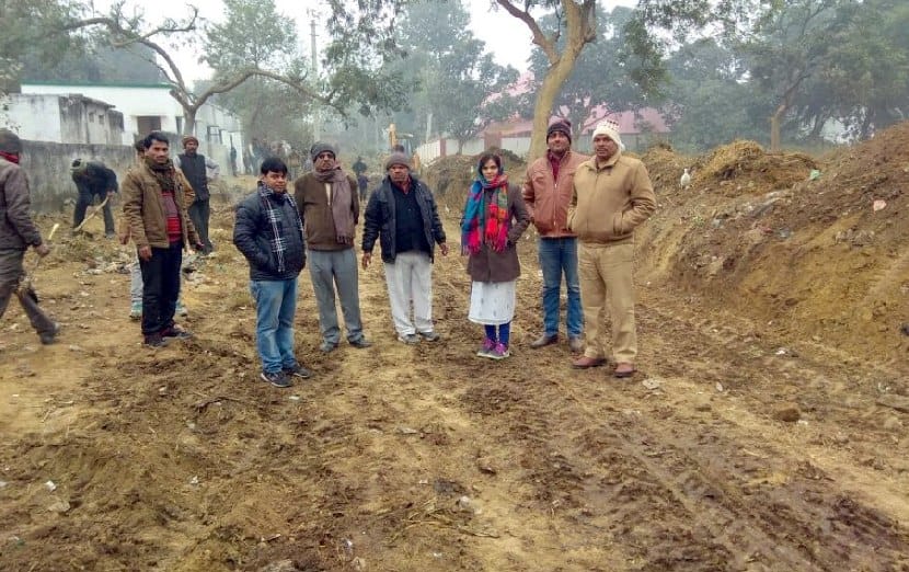 चार गांव में गरजी जेसीबी, हटाया अवैध कब्जा