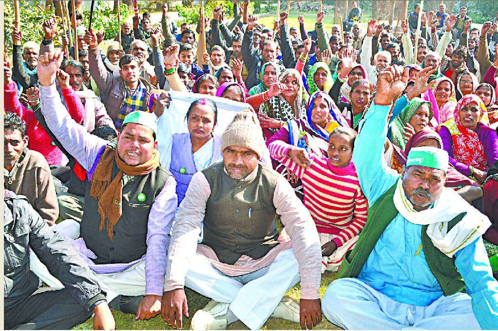 भाकियू कार्यकर्ताओं के प्रदर्शन से बैकफुट पर आया प्रशासन