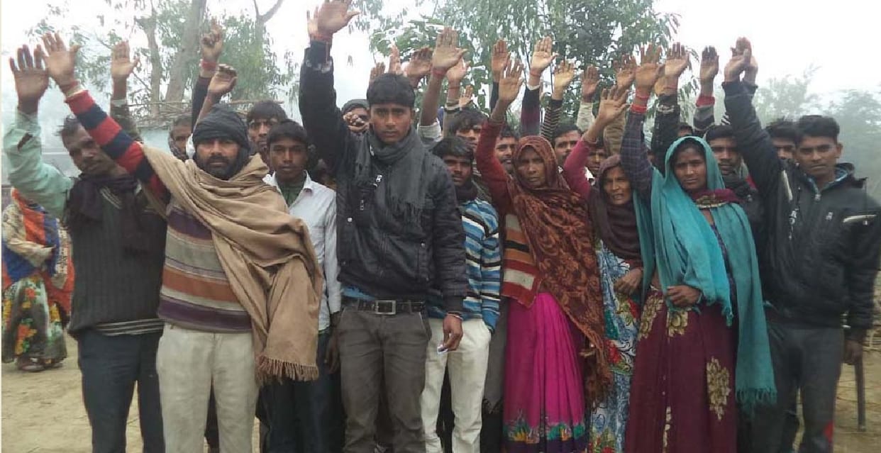 ग्रामीणों ने किया प्रदर्शन तो चौकी बंद कर भागे वनकर्मी