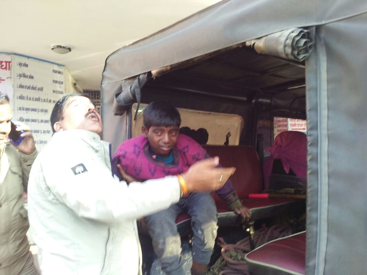boy saved in accident in agra 