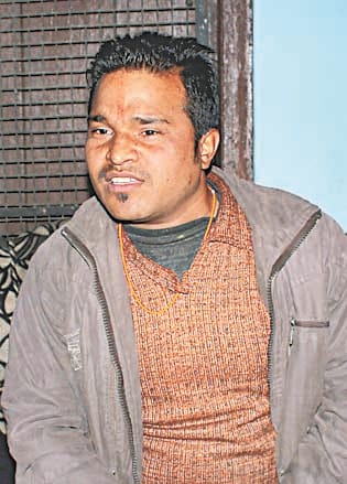 defecation on the Ramganga coast people beaten and forced to kept in pocket 