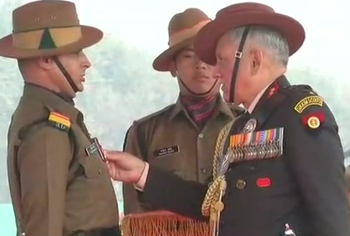 see photos of Indian army celebration for 70th army day in cariappa ground