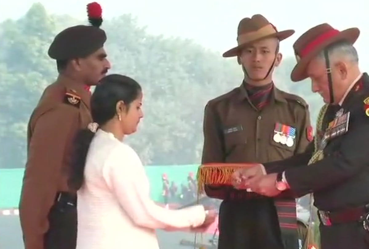 see photos of Indian army celebration for 70th army day in cariappa ground