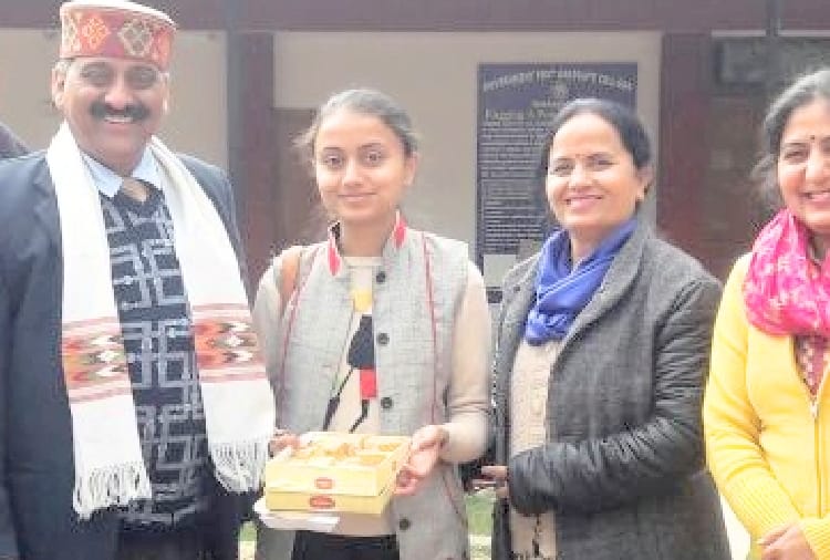 ayushi gautam of dharamshala college top in mathematics