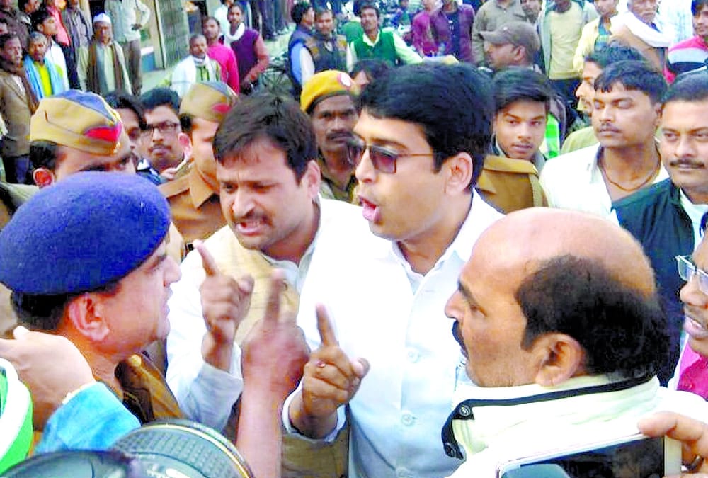 rahul gandhi criticizes bjp in amethi.