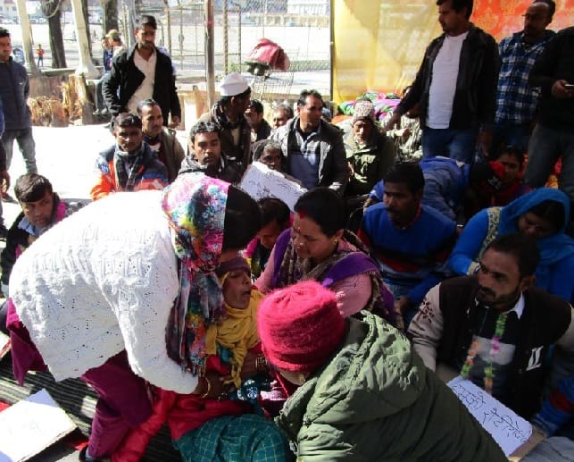 दो महिला फड़ व्यवसायियों की हालत बिगड़ने से हड़कंप