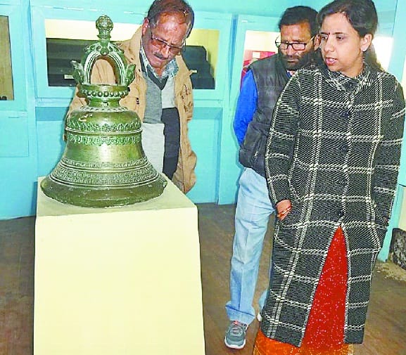 looking dirt in the museum premises